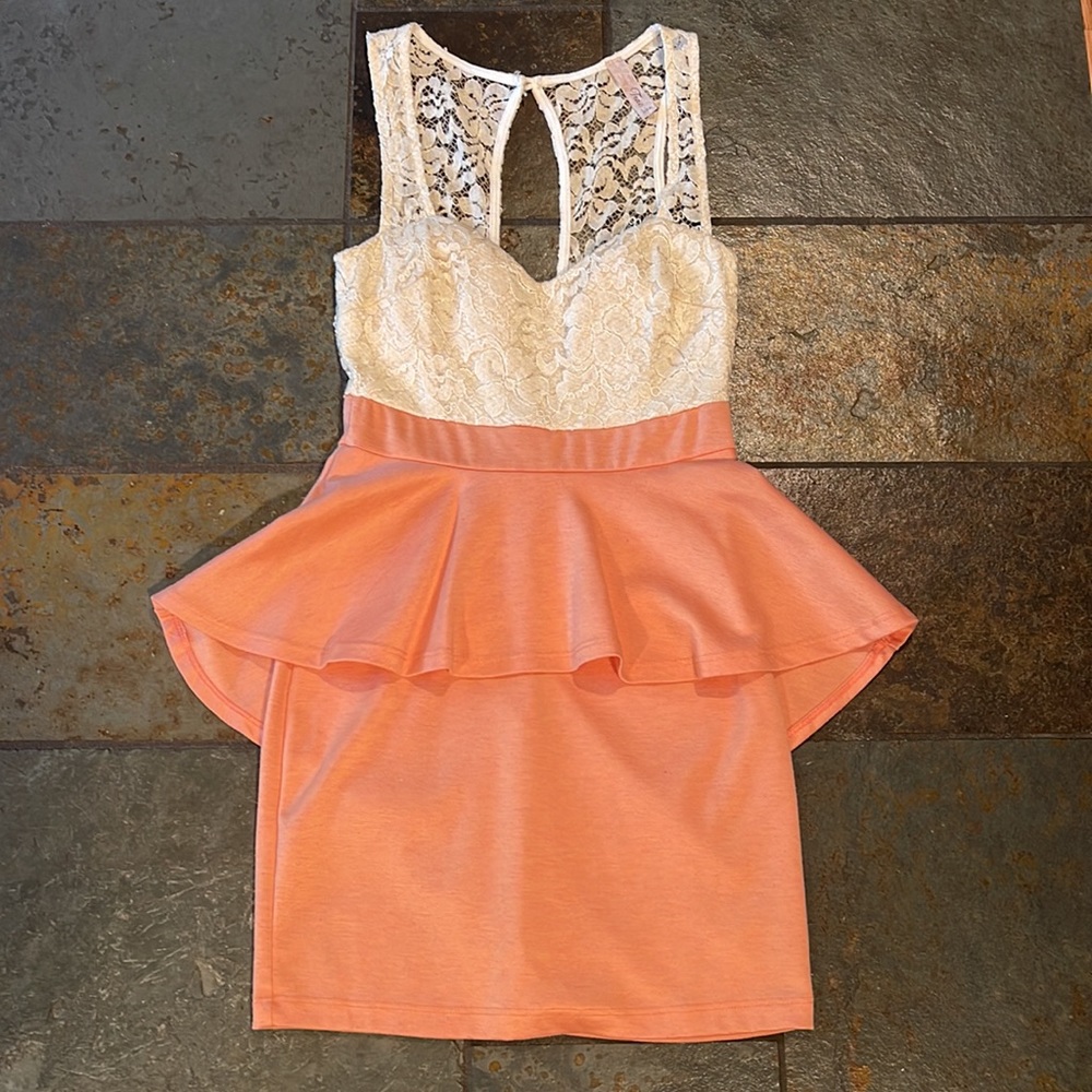 Trac Peplum & Lace Dress - Size Small🍑